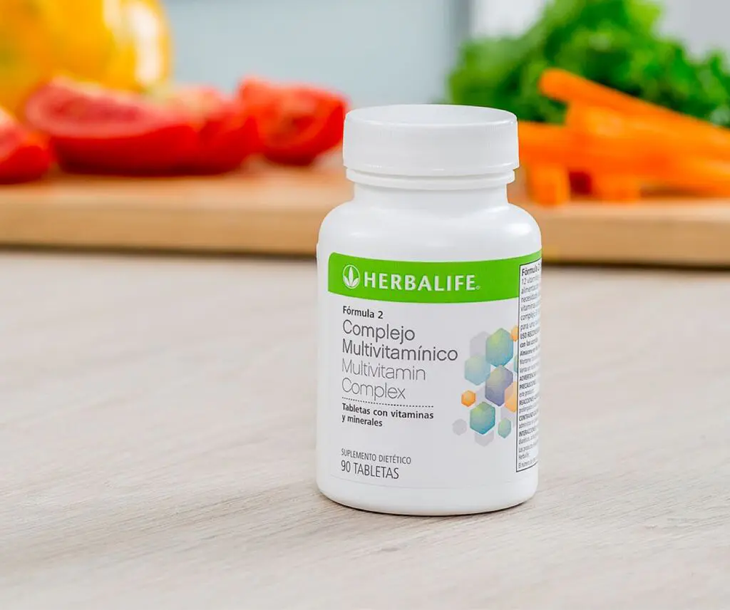 envase de multivitamínico herbalife