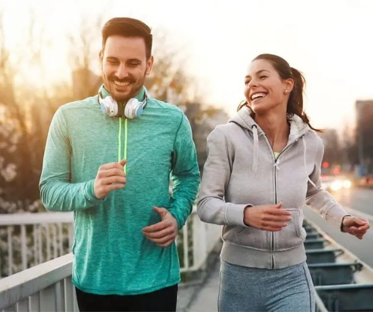 ★ Rendimiento Herbalife: Potencia tu Energía 2025 1 Paraja trotando con energia y vitalidad que entregan los productos herbalife para el rendimiento y vida activa