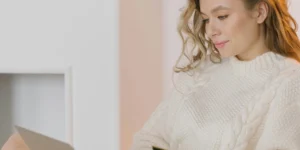 Persona comprando Herbalife barato de forma segura